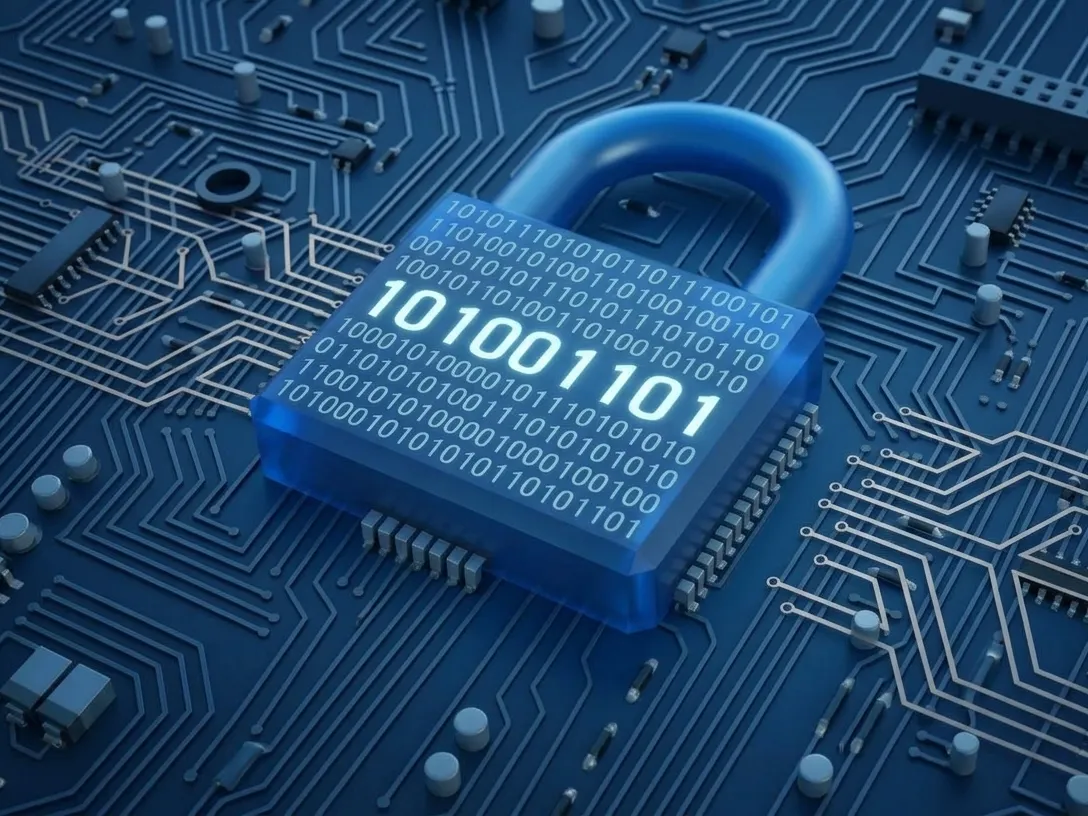 Schloss auf einer Platine als Sinnbild für Datensicherheit